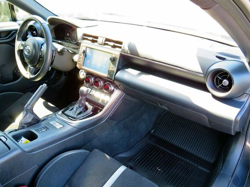 Used 2023 Toyota GR86 Premium w/ ALL Weather Mat Package (TMS) image 16