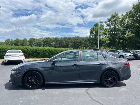 Used 2025 Toyota Camry SE FWD image 10