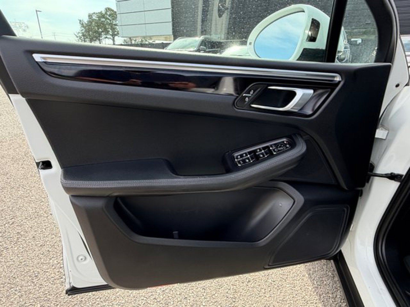 Used 2021 Porsche Macan AWD/4WD image 20