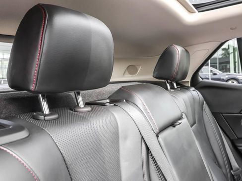 Used 2022 Buick Envision Essence w/ Sport Touring Package AWD/4WD image 37