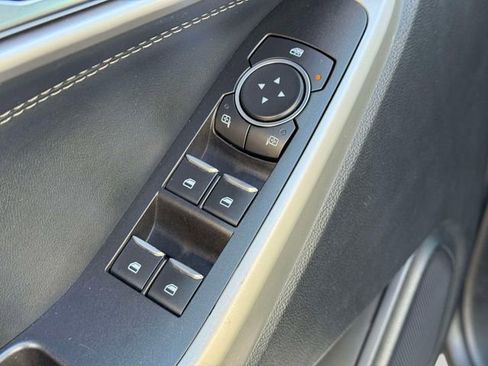 Used 2021 Ford Explorer XLT image 22