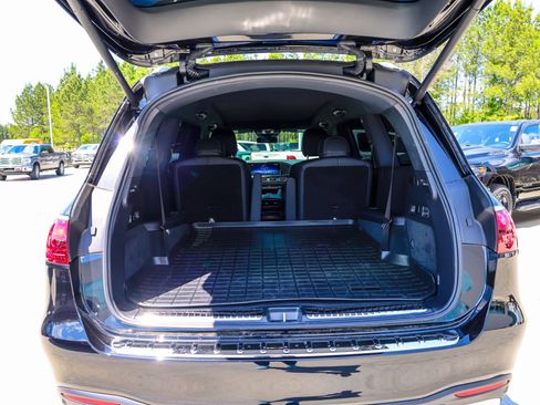 Used 2025 Mercedes-Benz GLS 450 4MATIC image 10