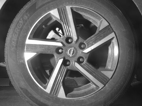 Used 2025 Nissan Sentra SV FWD image 15