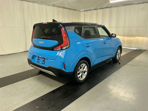 Certified 2023 Kia Soul S image 2