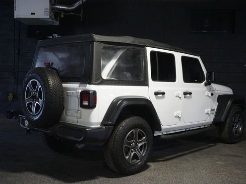 Used 2018 Jeep Wrangler Unlimited Sport AWD/4WD image 6
