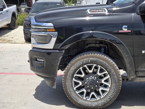 New 2025 RAM 2500 Limited image 10