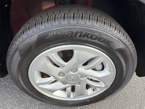 Used 2024 Hyundai Venue SE image 12