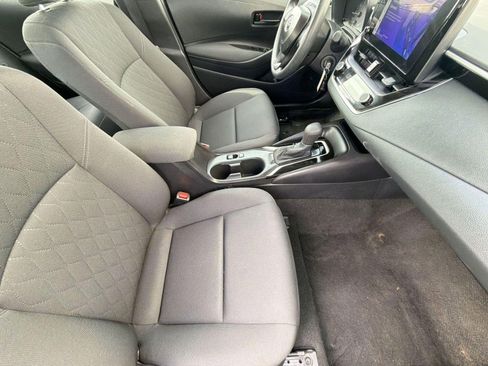 Used 2025 Toyota Corolla LE image 35