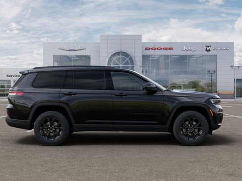 New 2025 Jeep Grand Cherokee L Altitude RWD image 32