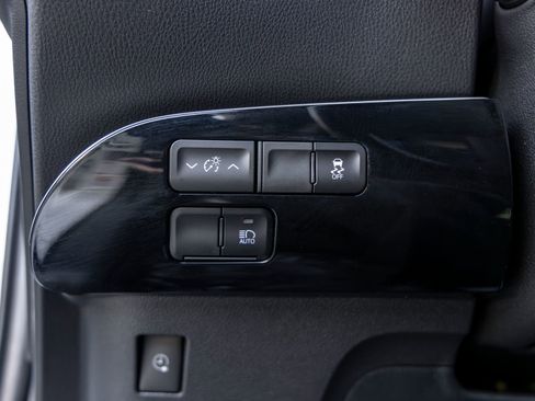 Used 2021 Toyota Prius Prime LE FWD image 25