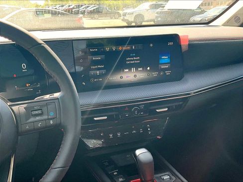 New 2025 Nissan Kicks SR image 12