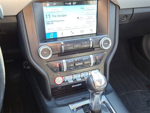 Used 2016 Ford Mustang Premium image 28