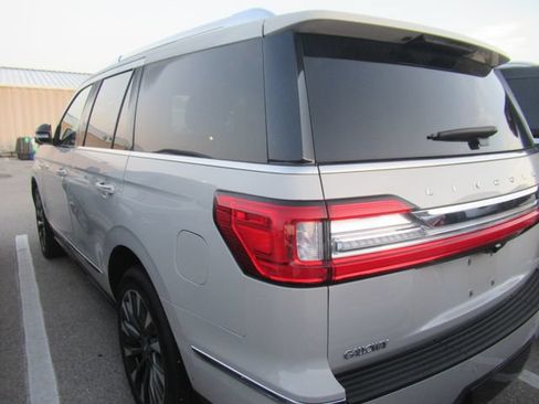 Certified 2021 Lincoln Navigator Reserve w/ Luxury Package AWD/4WD image 4