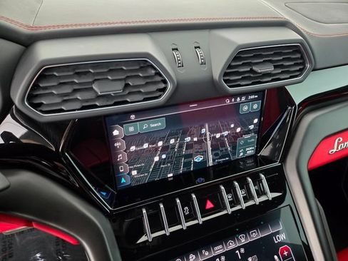 Used 2022 Lamborghini Urus AWD/4WD image 23