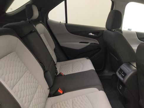 Used 2019 Chevrolet Equinox LS w/ LS Convenience Package AWD/4WD image 19