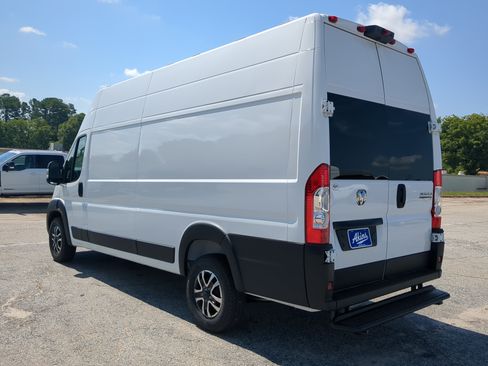 New 2026 RAM ProMaster 3500 w/ Quick Order Package 22G SLT FWD image 5
