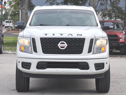 Used 2018 Nissan Titan SV w/ SV Convenience Package RWD image 8