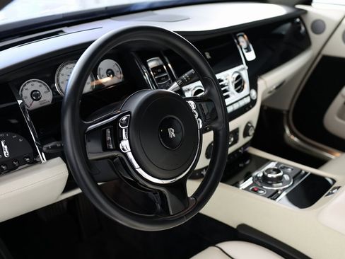 Used 2016 Rolls-Royce Wraith image 20