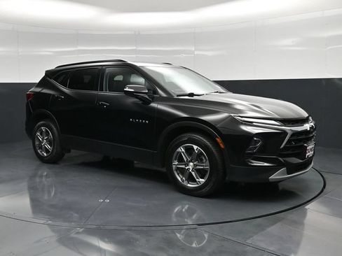 Used 2023 Chevrolet Blazer LT AWD/4WD image 3