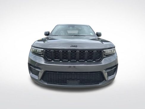 Used 2024 Jeep Grand Cherokee Altitude RWD image 2