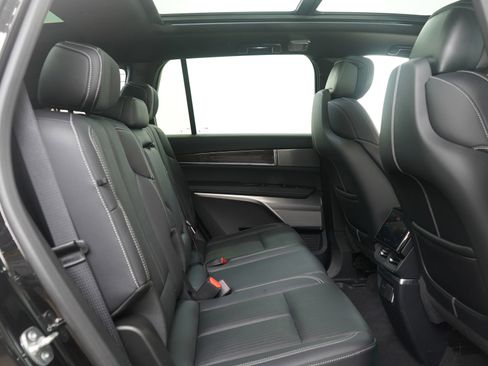 Used 2026 Cadillac Vistiq Luxury image 15