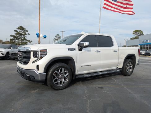 Used 2022 GMC Sierra 1500 SLT image 2