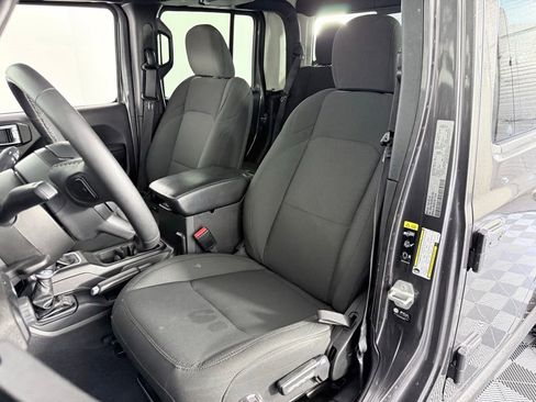 Used 2023 Jeep Gladiator Willys image 11