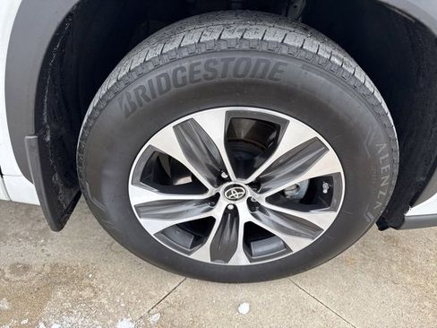 Used 2022 Toyota Highlander XLE image 10