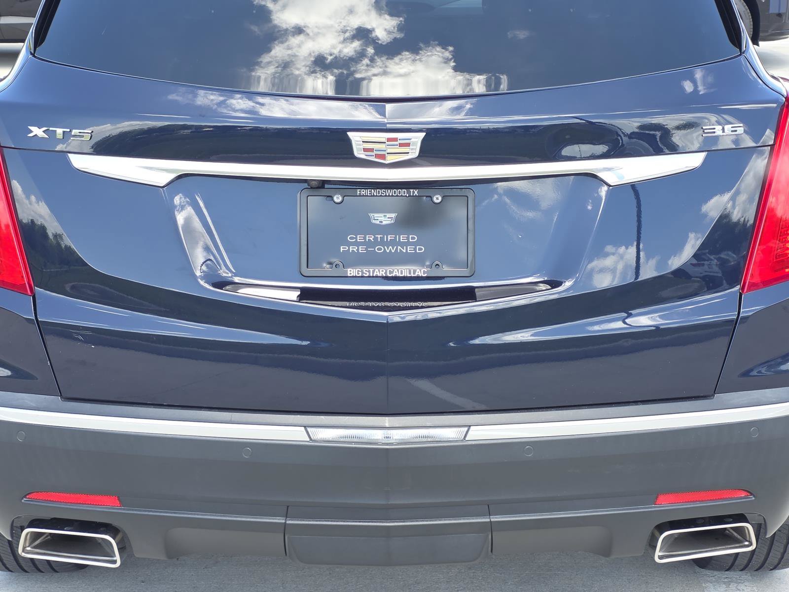 Used 2017 Cadillac XT5 Luxury w/ Driver Awareness Package FWD image 10