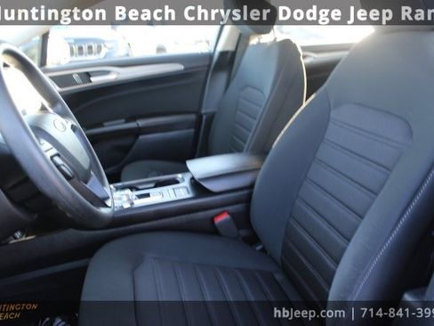 Used 2020 Ford Fusion SE image 33