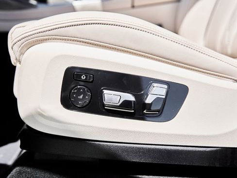 Used 2023 BMW ALPINA XB7 AWD/4WD image 40