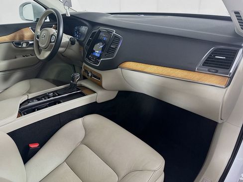 Used 2021 Volvo XC90 T6 Momentum image 36