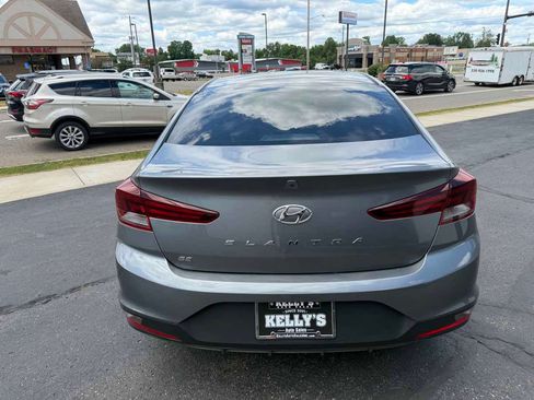 Used 2019 Hyundai Elantra SE w/ Cargo Package FWD image 4