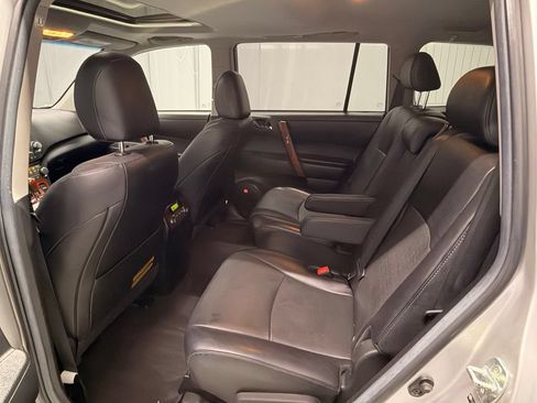 Used 2012 Toyota Highlander Limited w/ Tow Pkg AWD/4WD image 7