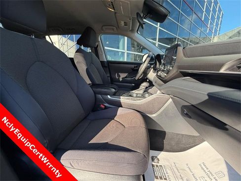 Used 2023 Toyota Highlander L image 9