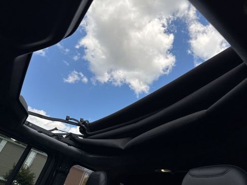 Used 2021 Jeep Wrangler Unlimited Sahara image 38