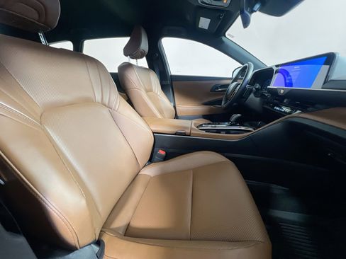 Used 2025 Toyota Crown Signia image 31