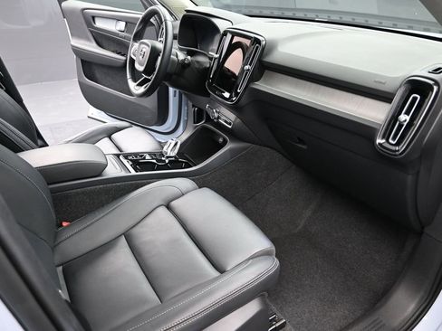 Used 2025 Volvo XC40 B5 Plus AWD/4WD image 20