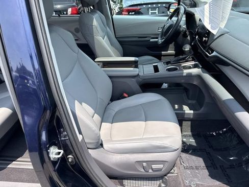 Used 2021 Toyota Sienna XLE w/ XLE Plus Package FWD image 9