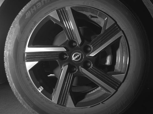 Used 2025 Nissan Sentra SV FWD image 13