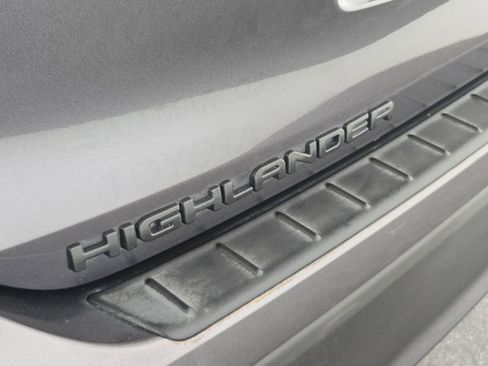 Used 2023 Toyota Highlander L FWD image 36