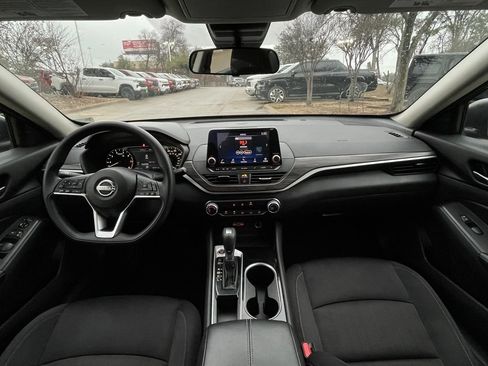 Used 2024 Nissan Altima 2.5 SV image 10