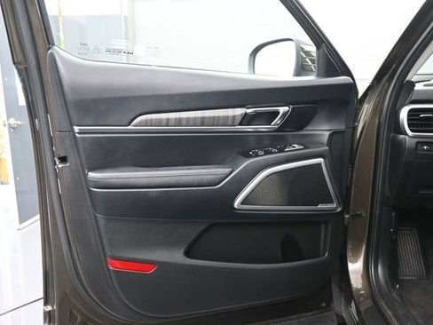 Used 2023 Kia Telluride EX w/ EX Captain's Chair Package FWD image 9