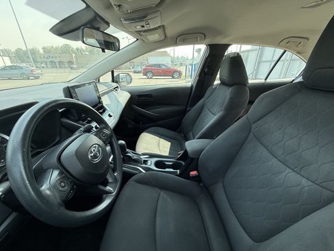 Used 2022 Toyota Corolla LE FWD image 3