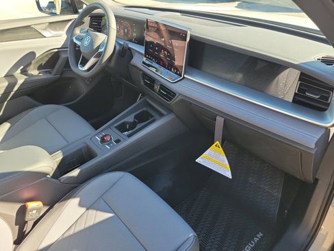 New 2026 Volkswagen Tiguan SE R-Line AWD/4WD image 28