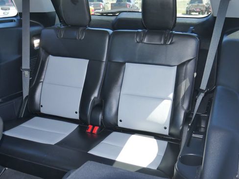 Used 2022 Ford Explorer XLT w/ Equipment Group 202A AWD/4WD image 22