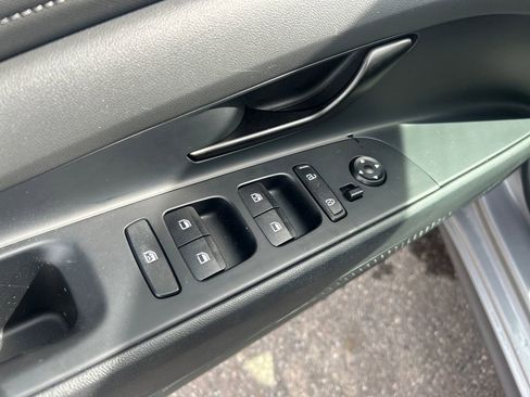 Used 2025 Hyundai Elantra SEL FWD image 12