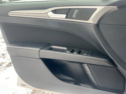 Used 2019 Ford Fusion SE image 30