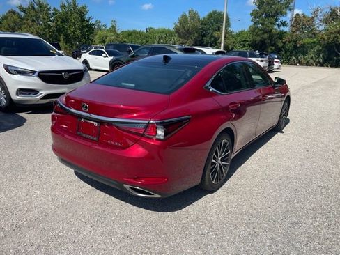Used 2024 Lexus ES 350 w/ Premium Package FWD image 2