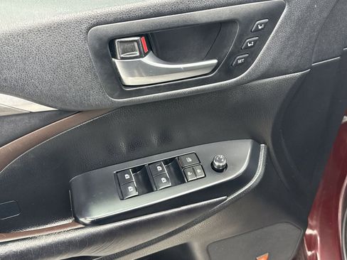 Used 2019 Toyota Highlander Limited AWD/4WD image 18